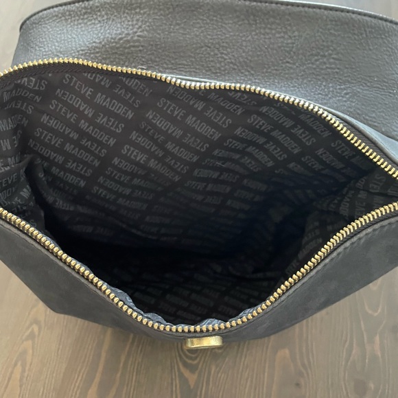 Steve Madden Faux Pebbled Leather Oversized Large Messanger Bag - Picture 5 of 12